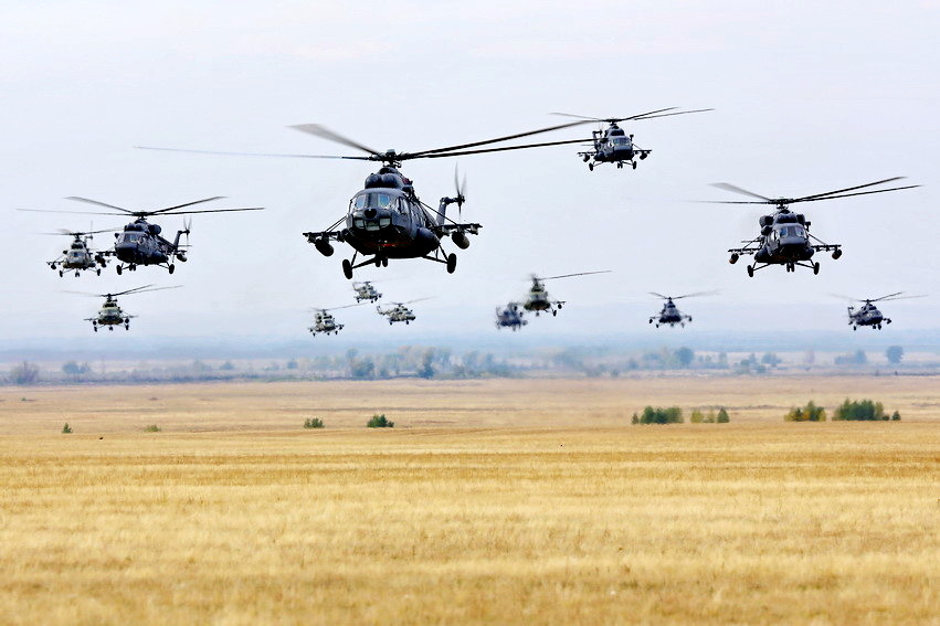 Десятки боевых вертолетов взмыли в небо в Южном военном округе