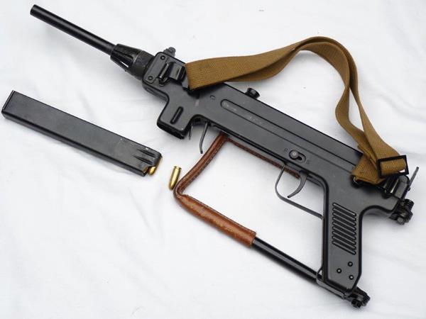 Бразильский пистолет-пулемет INA MB-50