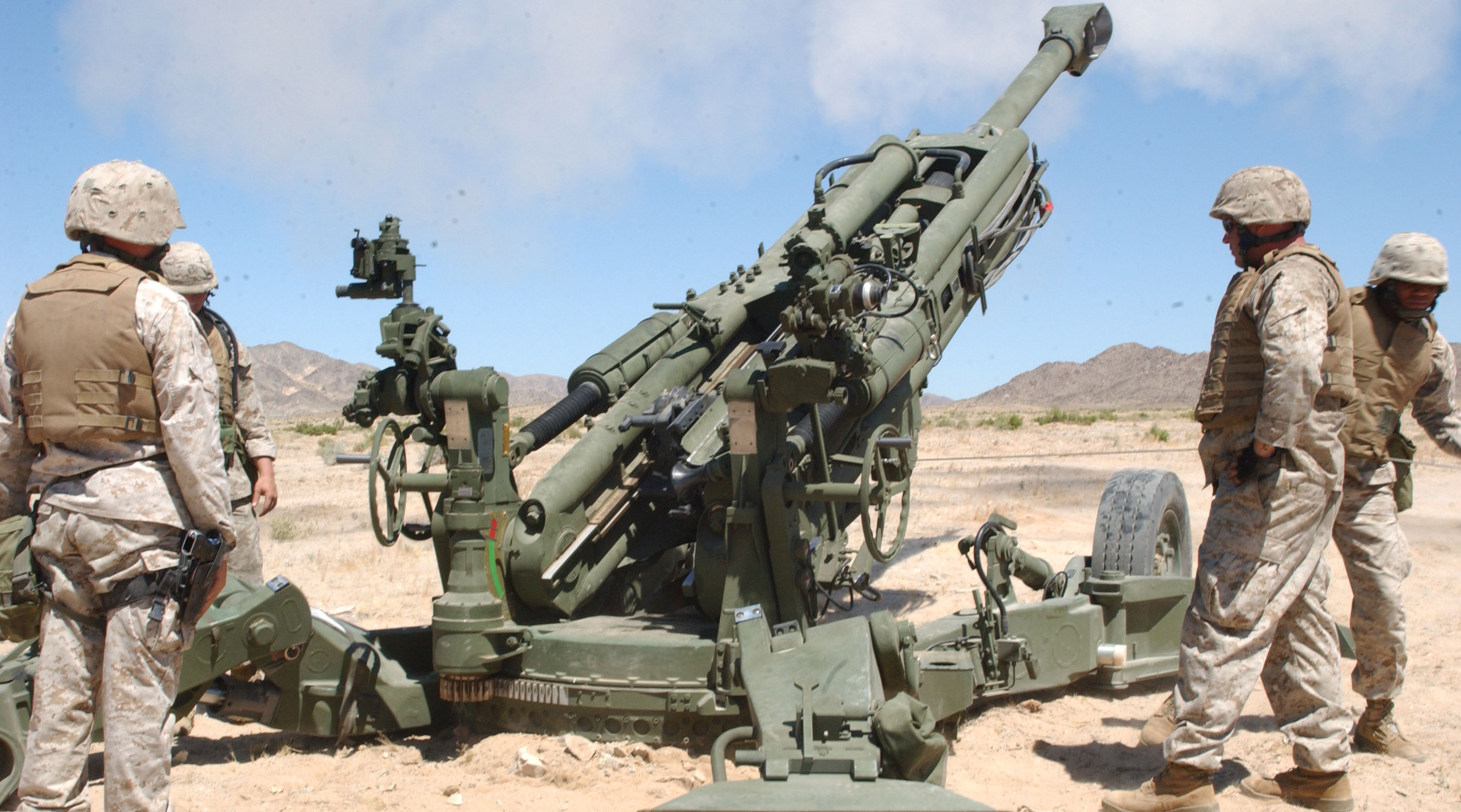 Глянец, огонь и пыль: американские гаубицы «M777-A2» ведут огонь по Ракке