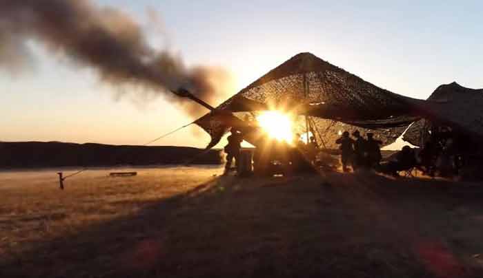 Американская артиллерия в сирийской провинции Ракка