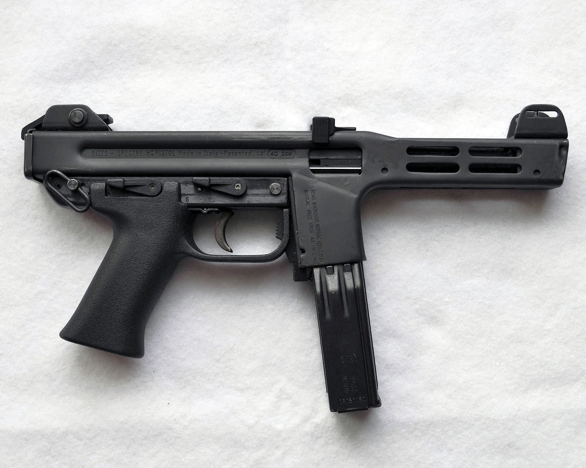 Оружие антитеррора - пистолет-пулемет Spectre M4