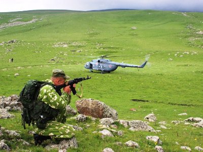 Вертолетчики и спецназ ЮВО отрабатывают десантно-штурмовые действия