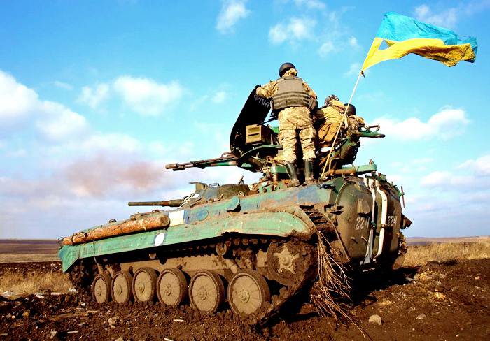 Украинская БМП переехала спящих солдат ВСУ