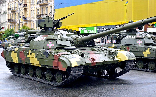 Киев вывел на парад независимости Украины весь свой металлолом