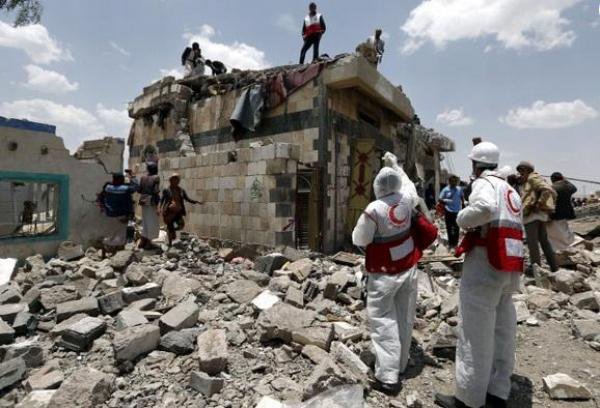 Сауды разбомбили отель в Сане, убиты более 70 человек