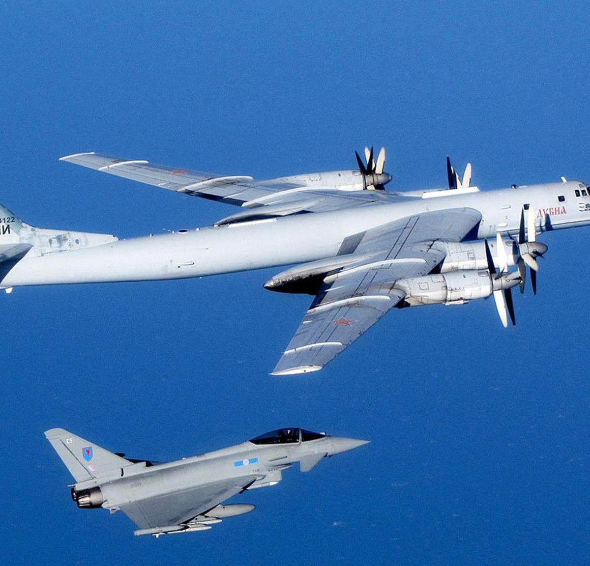 Ход России: Что делают ракетоносцы Ту-95 и Су-35 у Корейского полуострова