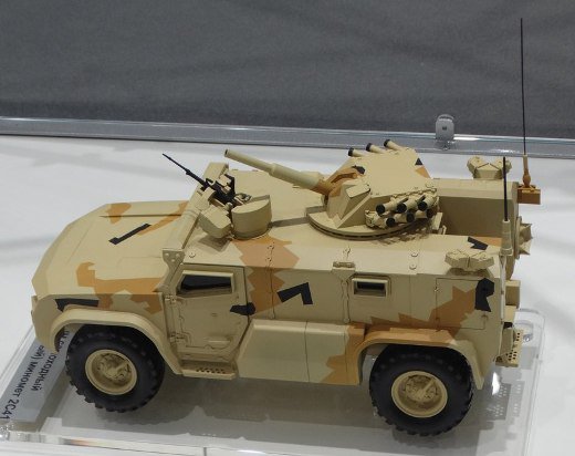 На "Армии" показали два варианта "тайфунного" 2С41 "Дрок"