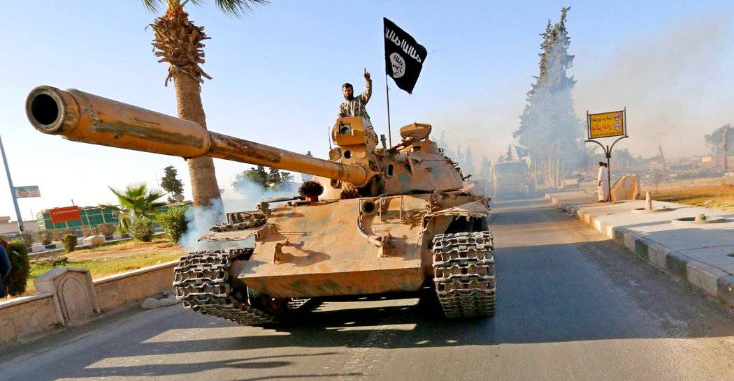 Пока САА штурмует Дейр Эз-Зор боевики ИГ забирают сирийские танки в Ракке