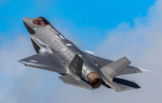 США превратят F-35 в летающий радар