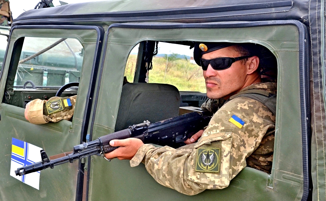 «Братание врагов»: бойцы ВСУ в обход командования мирятся с ополченцами