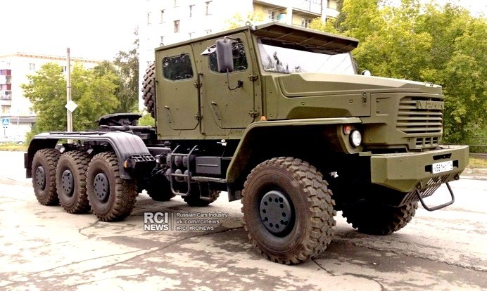 «Урал» 8х8: новые фото секретного армейского танковоза