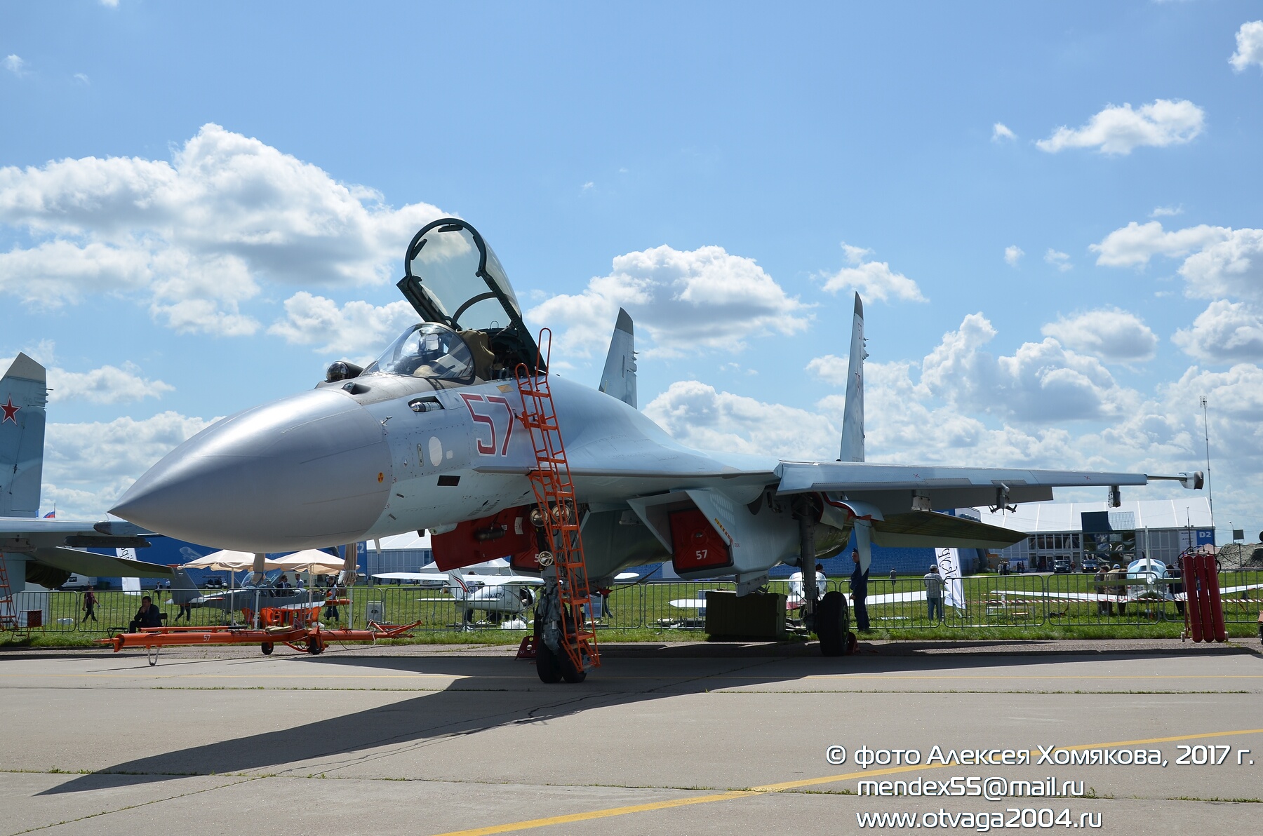 Многоцелевой истребитель Су-35С на авиасалоне МАКС-2017 - фотообзор