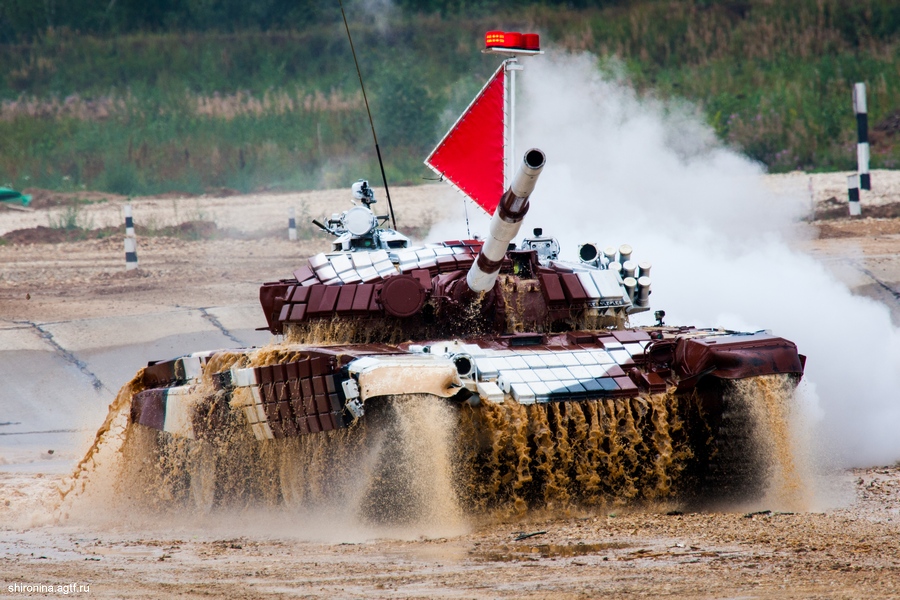 Знай наших: Русский Т-72 обошел Type-96B и «Бхишму» на «танковом биатлоне»