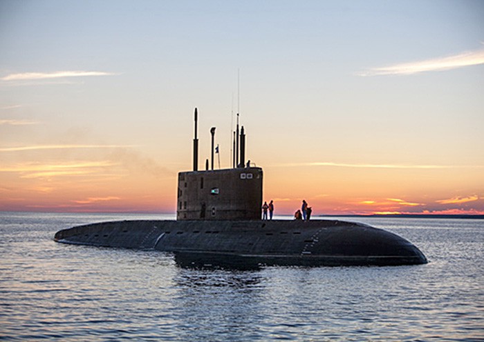 Подлодка «Краснодар» с ракетами «Калибр» идет в Крым