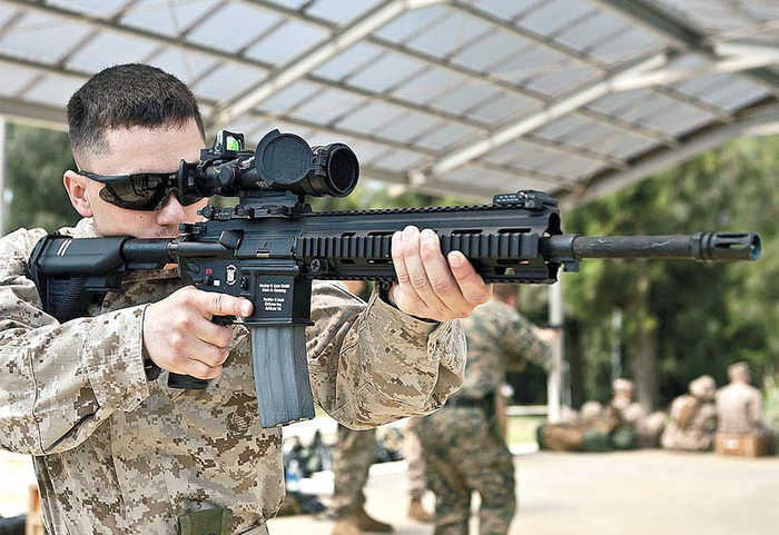 Американские морпехи меняют карабины М4 на винтовки М27 IAR от компании H&K