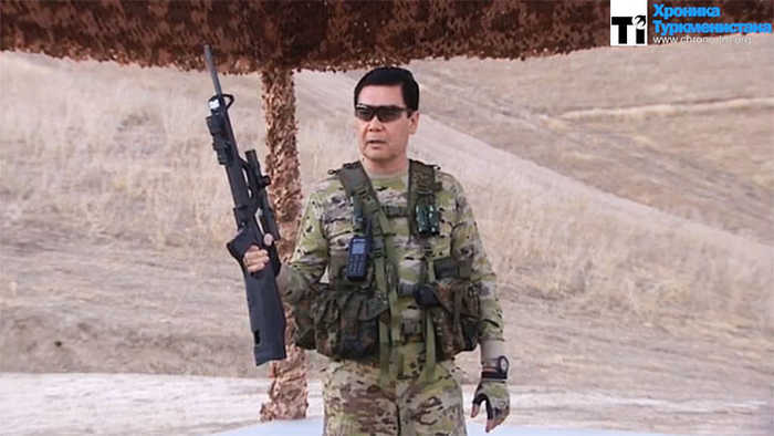 Президент Туркменистана провел курс молодого бойца для силовиков