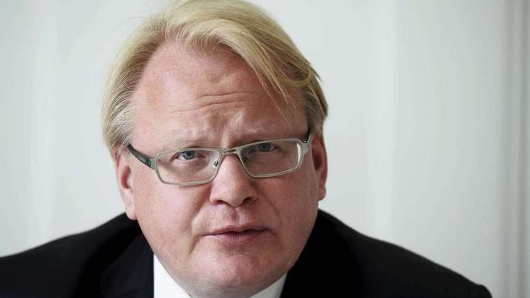 Министр обороны Швеции Хультквист выступил против членства страны в НАТО