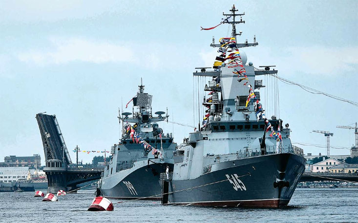 Главный морской парад в Санкт-Петербурге собрал цвет российского флота