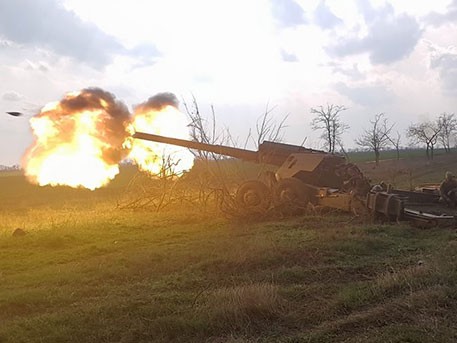 Солдаты ВСУ засняли с воздуха, как разнесли стоящую зенитку ополченцев ДНР