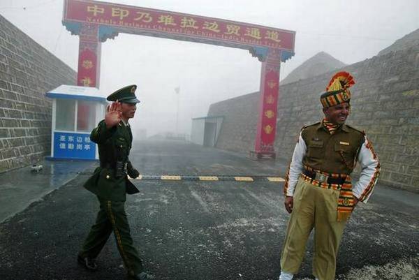 Китай пригрозил Индии войной если она не выведет войска с Доклама