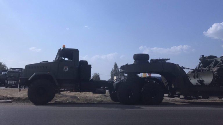 Украинская армия стягивает военную технику под Херсон