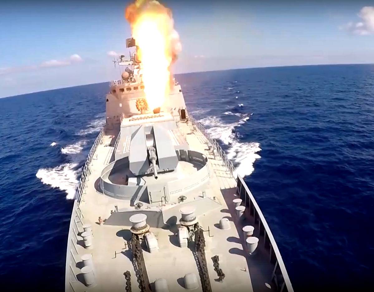 Опубликовано видео попадания «Калибров» с фрегата ВМФ РФ по объектам ИГ