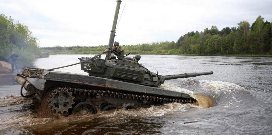 Высший класс: на видео сняли, как русские танкисты испытали Т-72 под водой