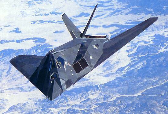F-117A или F-35: СМИ США строят теории, какой самолет разбился в пустыне