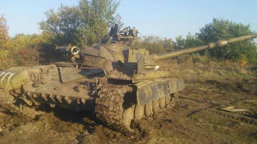 Группа из 40 неопознанных танков была замечена вблизи Донецка