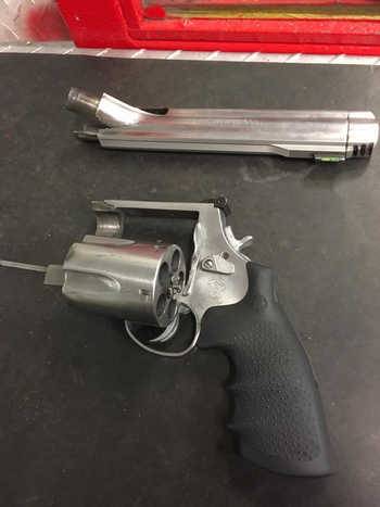 Револьвер S&W калибра .50 взорвался в руках