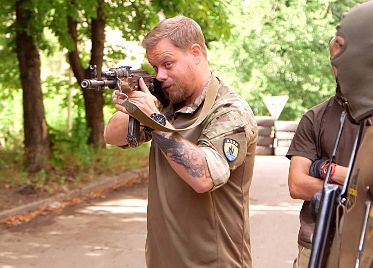 За пулей в голову: Шведский снайпер-наемник из «Азова» возвращается в АТО