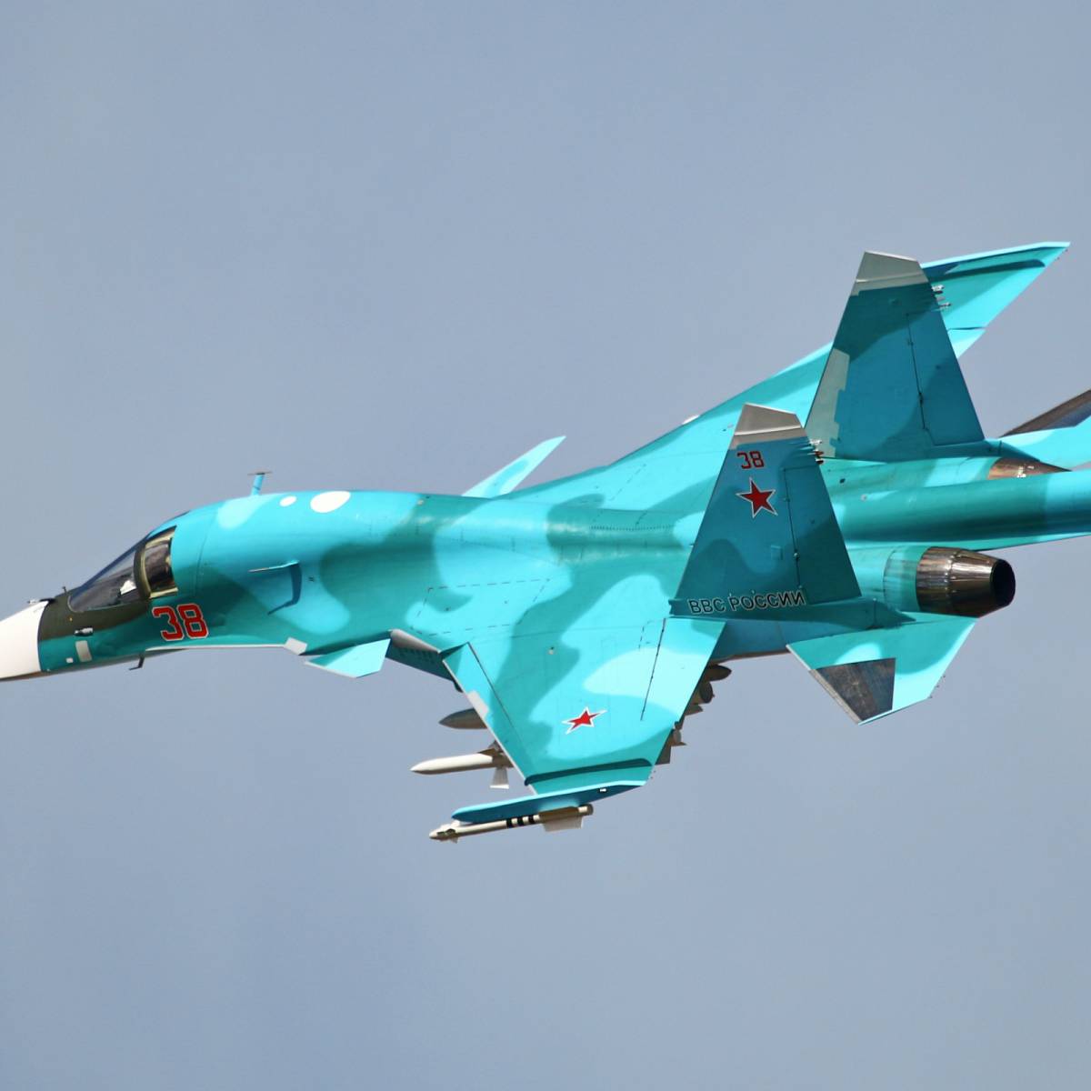 Су-34: русские истребители-бомбардировщики выполнили полеты в стратосферу