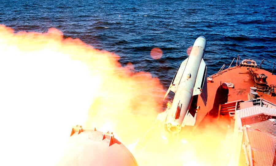Убойная «двойка»: Крейсер «Варяг» и АПЛ «Томск» запустили крылатые ракеты
