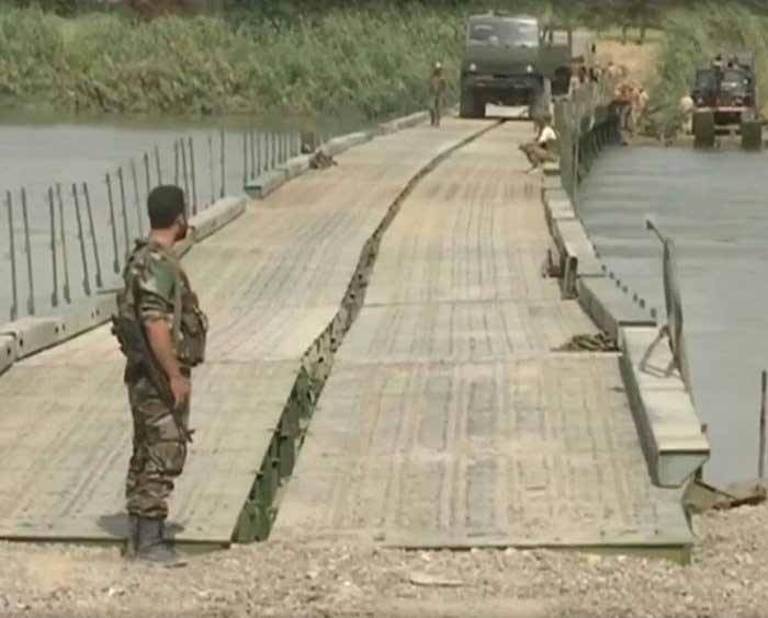 Мост через Евфрат под ударом: боевики пошли на штурм понтонной переправы