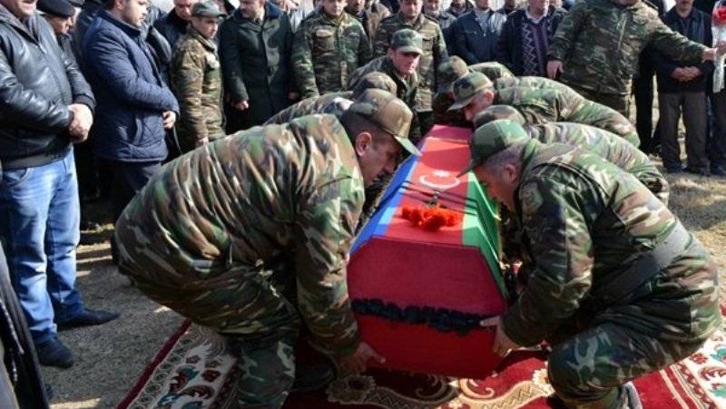 Россиян не выпускают из Азербайджана, принуждая служить в армии