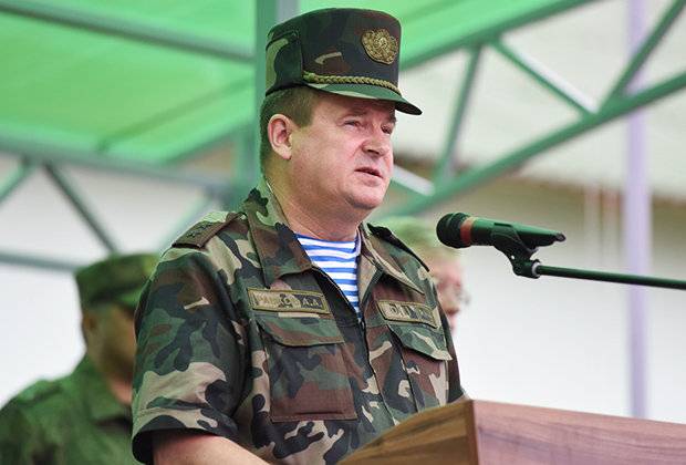 Пять причин, почему нельзя отправлять в отставку министра обороны Беларуси