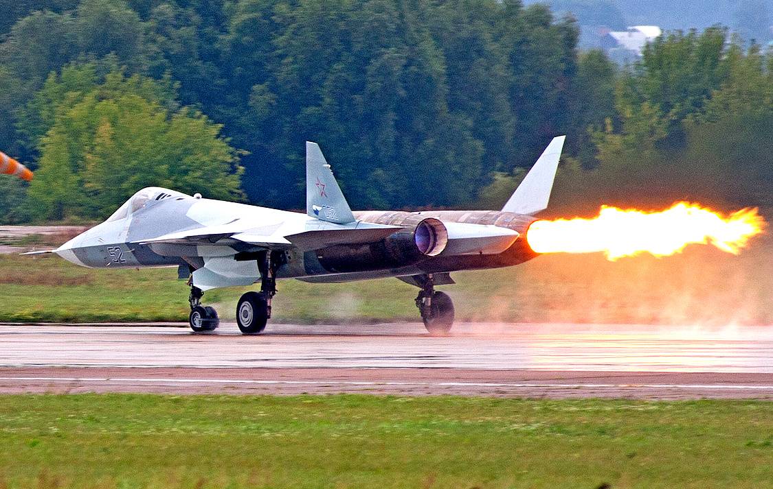 Первый серийный истребитель Су-57 аварийно сел в Жуковском