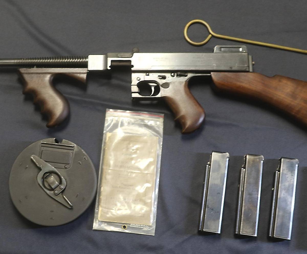 В США выставили на аукцион раритетный пистолет-пулемет Томпсона