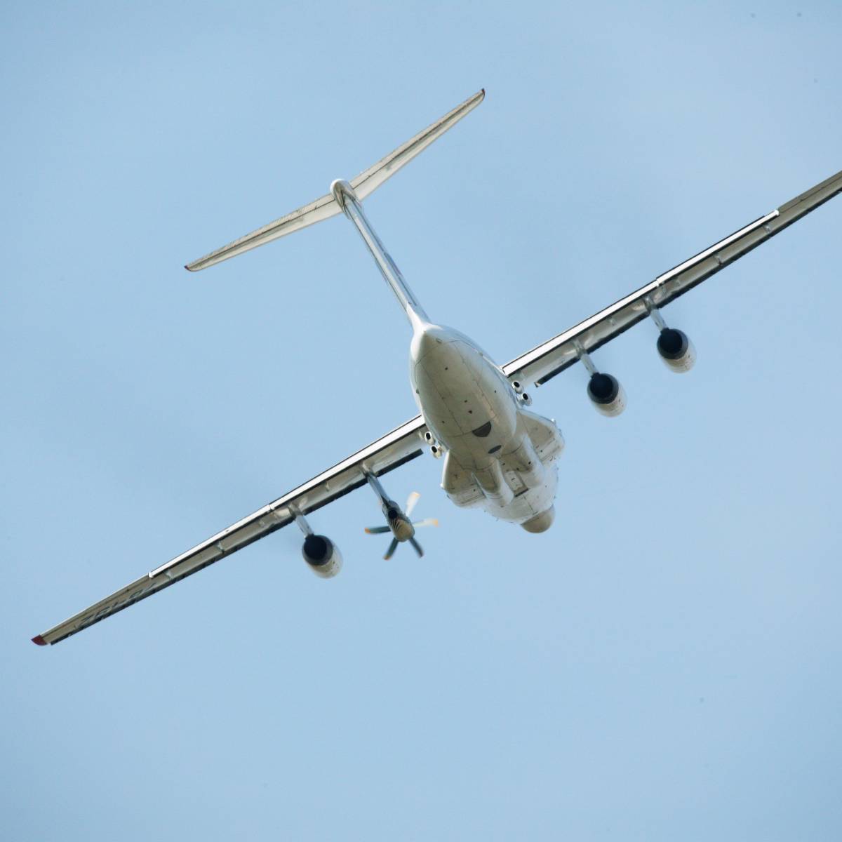 Двадцать самолетов Ил-76 показали "афганские заходы" над Ульяновском