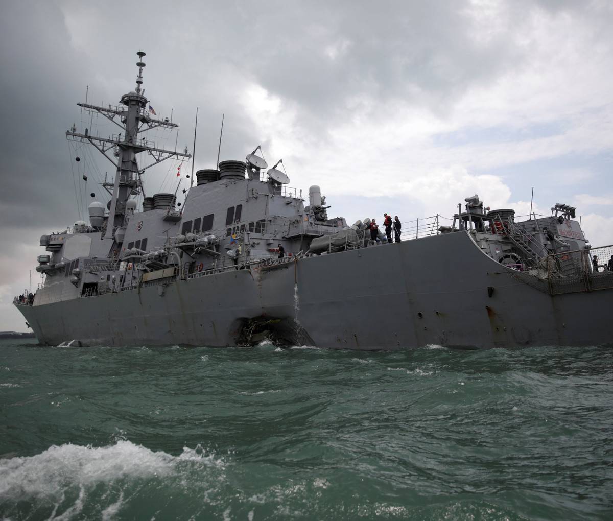 ВМФ США раскрыл причины столкновений своих эсминцев с другими судами