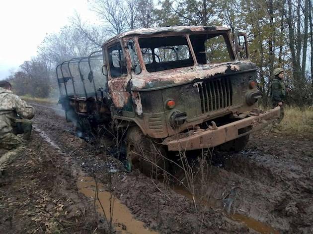 Ударом из ПТУРа ополченцы заставили бежать солдат ВСУ из горящего грузовика