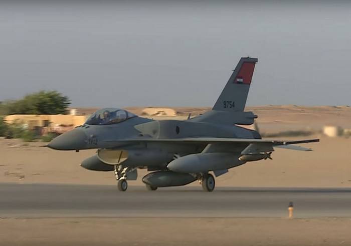 Египетские F-16 и «Апачи» разбили позиции боевиков на Синайском полуострове