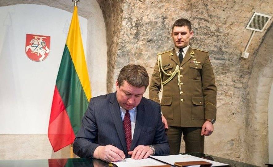Военный распил в Литве пролжается с согласия министра обороны Кароблиса