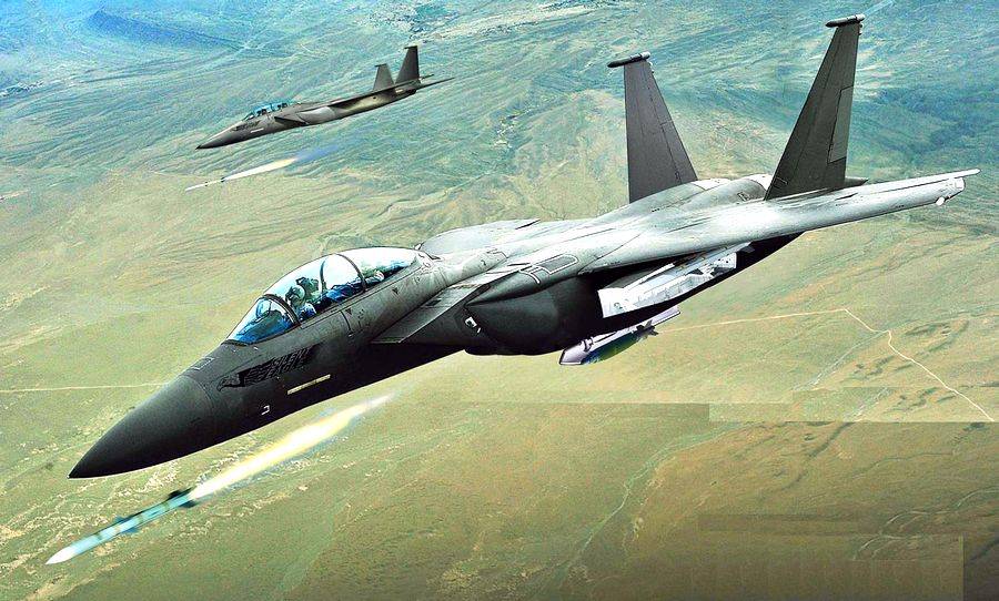 F-15 против Су-30СМ: Американский «Ударный орел» раздавит русского «Утенка»