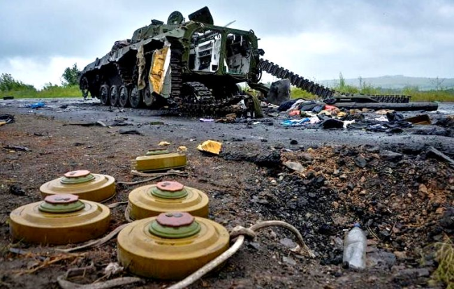Украинские военные минируют окрестности Бахмутки
