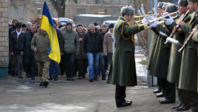 Диванное войско: почему украинцы массово бегут от призыва