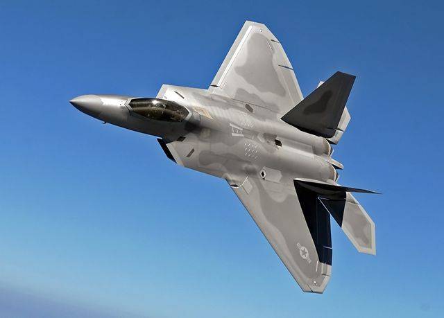 США запугивают КНДР: шесть F-22 Raptor летят в Южную Корею