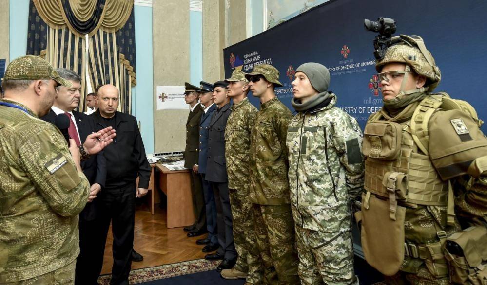 Киев переоденет четверть миллиона вояк