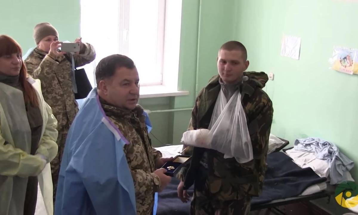 Как Украина встретила выживших под Луганском бойцов ВСУ