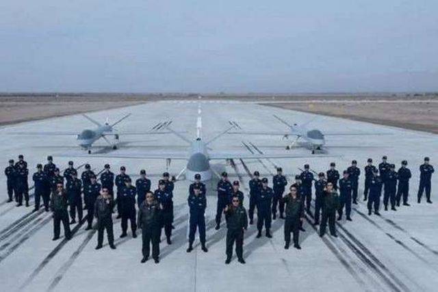 Масштабные учения бригады ударных дронов в Китае